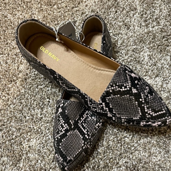 Old Navy Animal Print Flats. Size 7 - Picture 2 of 2